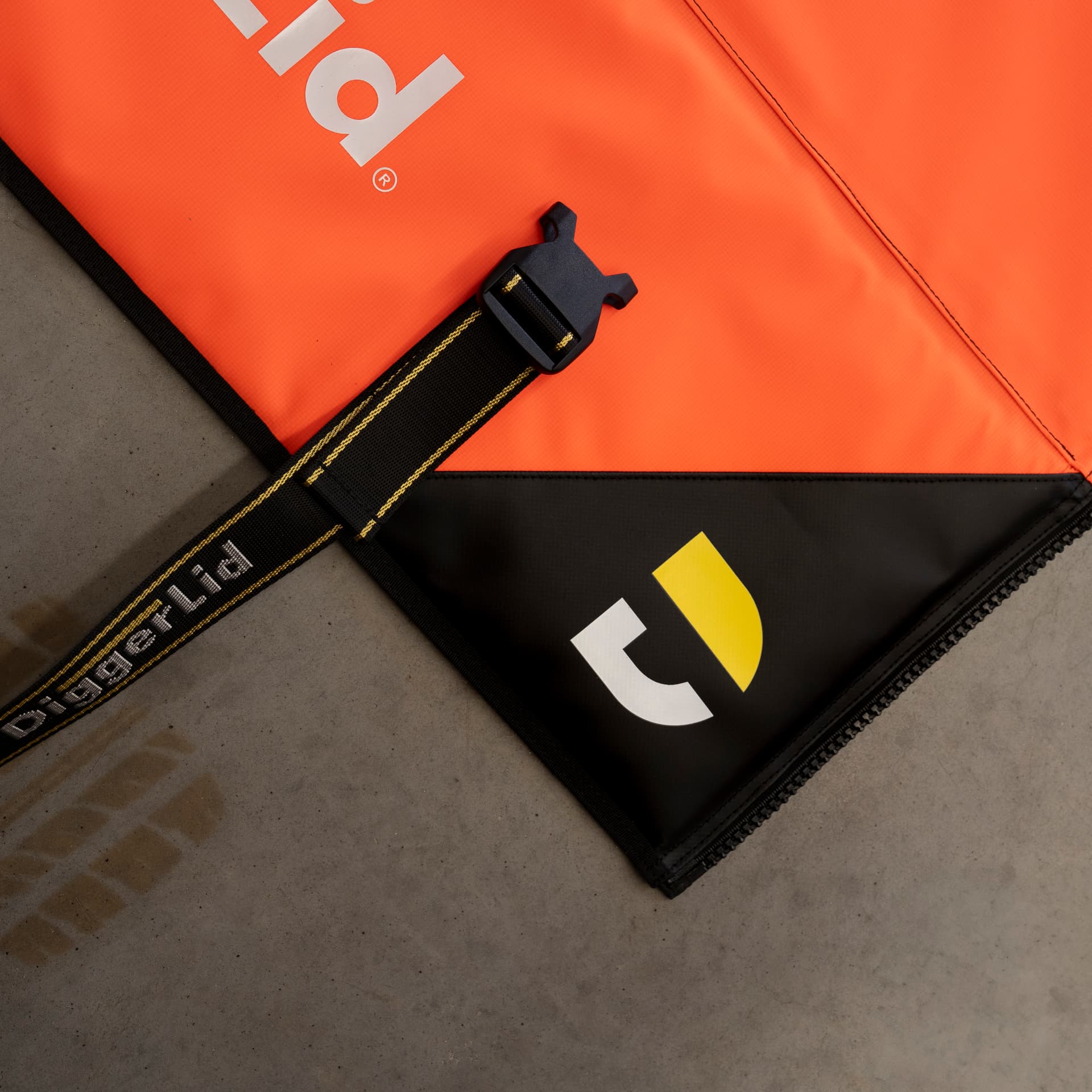 Close-up of the DiggerLid strap and buckle on the Pro Mat Plus